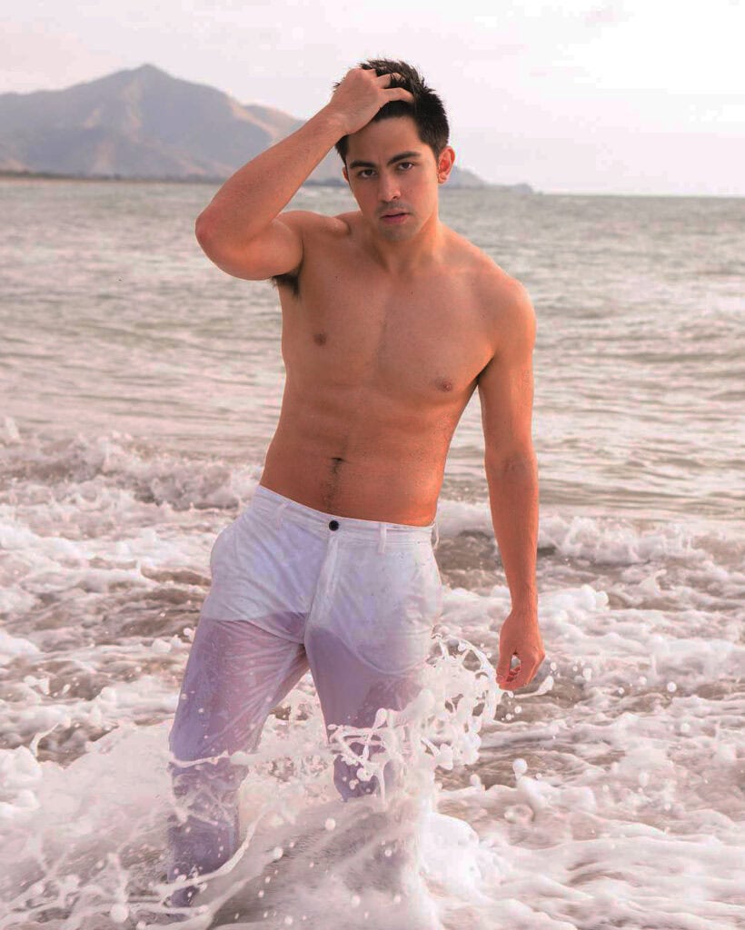 Derrick Monasterio Pinakita Ang Titi