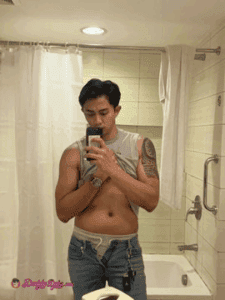 FwnzGXjaYAAlhoB 225x300 1