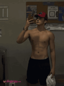 GhPphUPbkAAEwqk 222x300 1