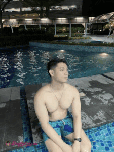 GnszqU1bEAAuXXE 225x300 1